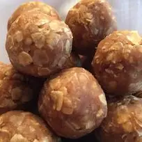 An image of peanut butter no bake dog treats- a simple and healthy recipe made with coconut oil, peanut butter, cinnamon, and oats. Perfect for your furry friends!